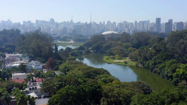 Vista a&eacute;rea de parque em S&atilde;o Paulo.