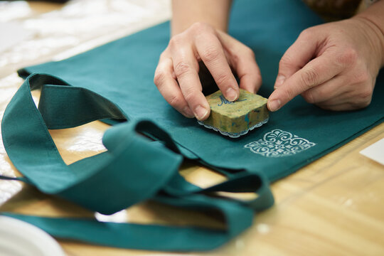 Step 5. Press the seal to the fabric in the right place and tap on the stamp.