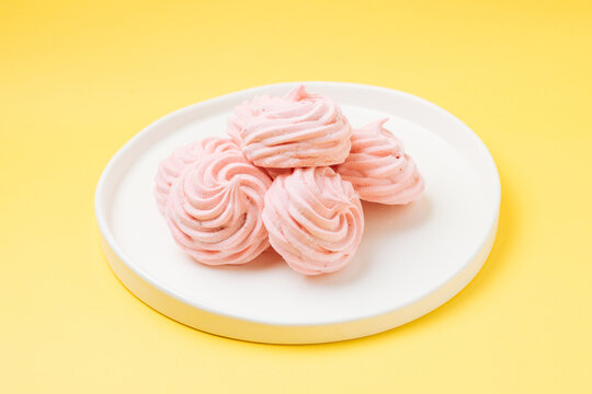 Plate with heap of zefir