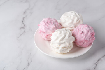 Obraz na płótnie Canvas Pink and white marshmallows. Homemade sweets