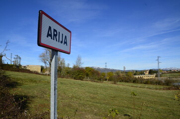 Arija situada a orillas del embalse del Ebro, España.