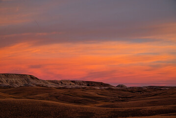 Fototapeta na wymiar sunset over the grasslands 