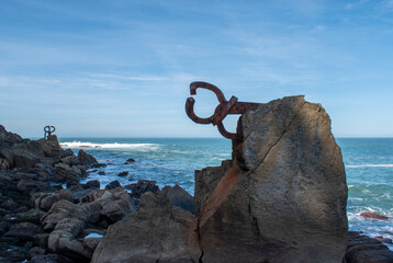 Fototapeta premium El Peine deL viento, sculpture à San Sebastina (Donostia) - Espagne