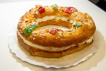 roscon de reyes con nata