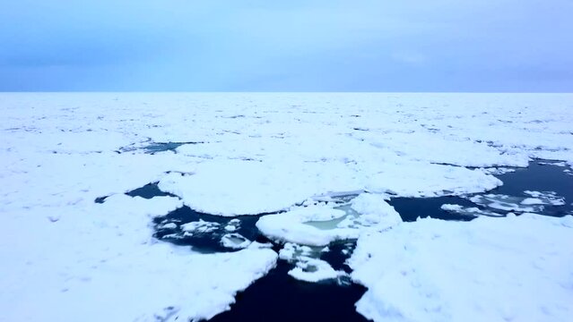 知床半島の流氷　空撮