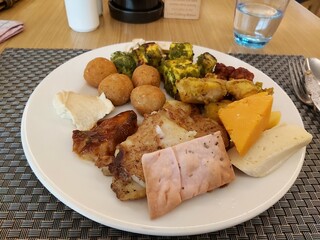 buffet at courtyard