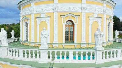 Fototapeta premium Podmoklovo. Church of the Nativity of the Blessed Virgin Mary (1714-1722). beautiful nature shots from a drone, the beauty of Russia, the Oka river, aerial view