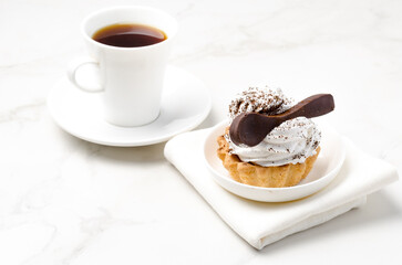 Cake basket with protein white cream.
