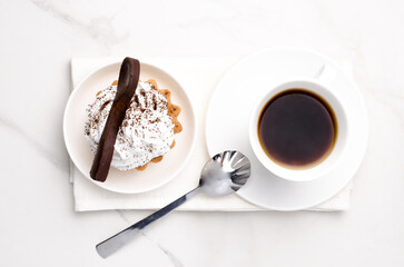 Cake basket with protein white cream.