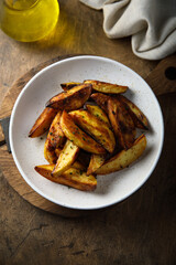 Roasted potato wedges with herbs
