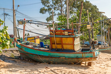 Fototapeta na wymiar old and rotten fishing boat at a thailand beach