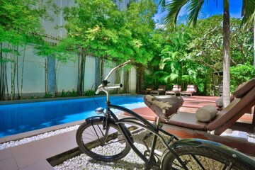 Fototapeta na wymiar Vintage bike at a pool 