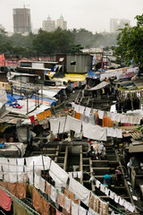Fototapeta na wymiar Eine Wäscherei mitten in der Stadt in Mumbai, Indien