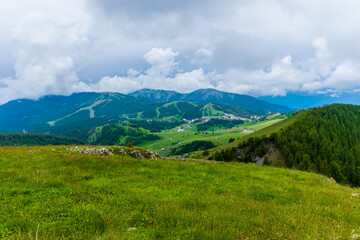 Fototapeta premium A picturesque landscape view of the French Alps mountains on a cloudy summer day (Valberg, Alpes-Maritimes, France)