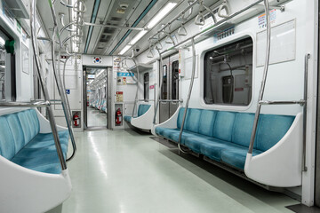 한국 인천 지하철 내부 의자