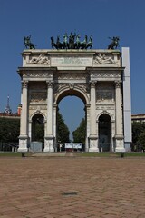 Fototapeta na wymiar Italy, Milan: View of Arch of the Peace.