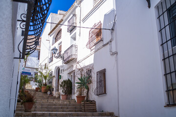 Fototapeta na wymiar old town of altea streets with red-tiled white houses and sea views 
