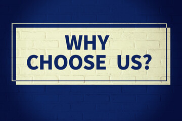 WHY CHOOSE US? と書かれたレンガ壁