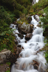 wunderschöne Wasserfälle im Antholzer Tal in Südtirol, der Egger - Wasserfall schlängelt sich über Kaskaden ins Tal
