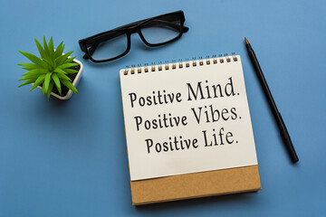 Motivational quote on notepad - Positive Mind, Positive Vibes, Positive Life.