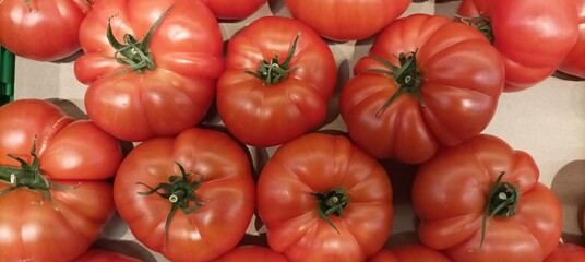 View from above of fresh tomatoes ready to eat