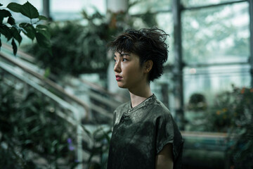 Fototapeta premium 植物園 女性