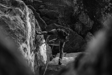 Rock Climber climbing the route Para mis amigos in Suesca Colombia © Gabriel Roveda