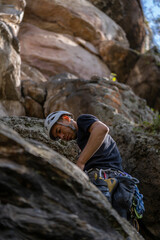 Rock Climber climbing the route Para mis amigos in Suesca Colombia © Gabriel Roveda