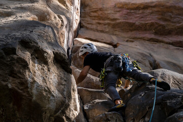 Rock Climber climbing the route Para mis amigos in Suesca Colombia © Gabriel Roveda