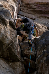 Rock Climber climbing the route Para mis amigos in Suesca Colombia © Gabriel Roveda