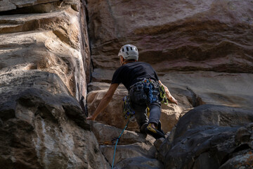 Rock Climber climbing the route Para mis amigos in Suesca Colombia © Gabriel Roveda
