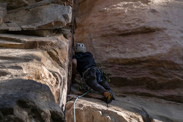 Rock Climber climbing the route Para mis amigos in Suesca Colombia © Gabriel Roveda