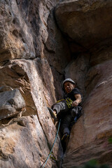 Rock Climber climbing the route Para mis amigos in Suesca Colombia © Gabriel Roveda