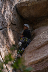 Rock Climber climbing the route Para mis amigos in Suesca Colombia © Gabriel Roveda