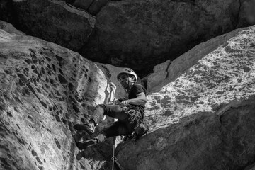 Rock Climber climbing the route Para mis amigos in Suesca Colombia © Gabriel Roveda