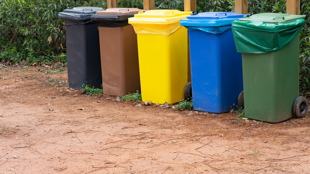 Cubos de basura para reciclaje