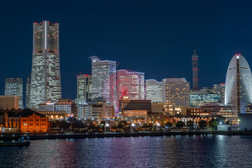神奈川県横浜市西区みなとみらの夜の都市景観