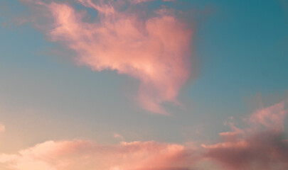 Fototapeta na wymiar Pink Heart Cloud