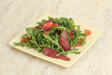 Duck salad with ruccola and grapefruit