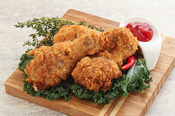 Fried chicken drumsticks with tomato sauce