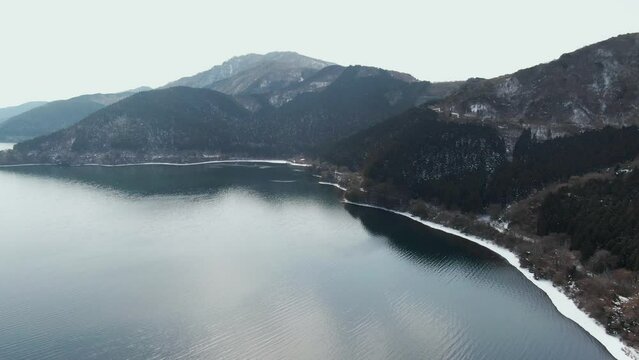 雪の箱根と芦ノ湖の空撮