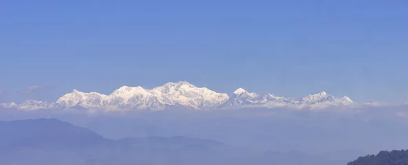 Papier Peint photo autocollant Kangchenjunga himalaya aux sommets enneigés et bouddha endormi (mont kangchenjunga) de darjeeling, bengale occidental, inde