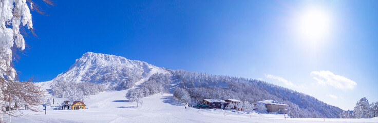 Slopes and peaks covered with snow monsters (soft rime). (Zao-onsen ski resort, Yamagata, Japan)