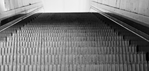 escalator going up