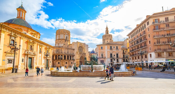 Fototapeta Valencia city skyline and old town scenic panorama, Spain