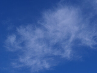 Obraz premium Blue sky and thin clouds in winter