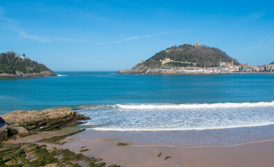 Le mont Urgull depuis la plage de la Concha - San Sebastian (Donostia) - Espagne