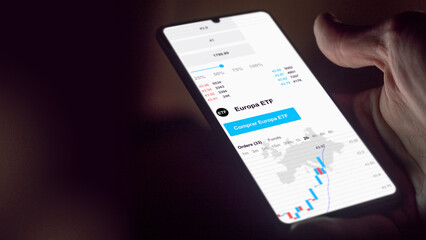 Gráfico de fondos negociados en bolsa europea, datos del mercado europa valores en el teléfono....
