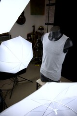 Studio photo lumière t-shirt mode vêtement photographie packshot