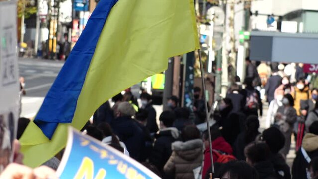 SHIBUYA, TOKYO, JAPAN - 26 FEB 2022 : Many Ukrainians and Russians living in Japan gathered in front of Shibuya station to protest Russia's invasion of Ukraine. Slow motion shot.
